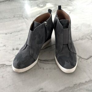 Awesome! Linea Paola Camo suede wedge sneakers. Size 8!